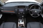 Mitsubishi Shogun Black 2012 года (UK)